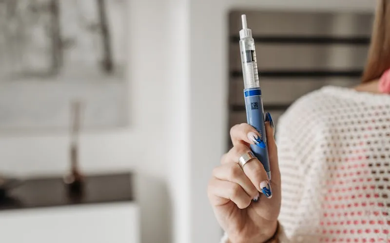 Stylo injectable de médicament biosimilaire pour auto-injection en pharmacie