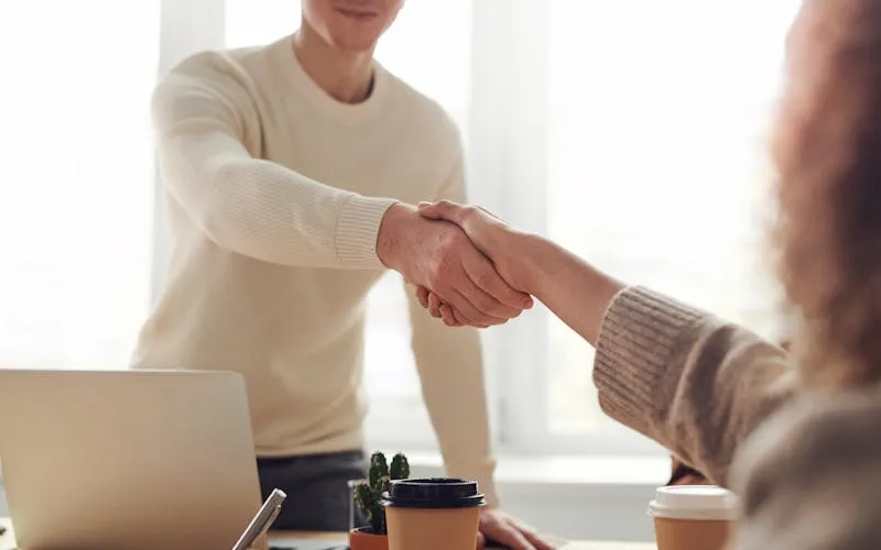 Accueil et intégration d'un nouveau salarié dans une équipe de pharmacie d'officine