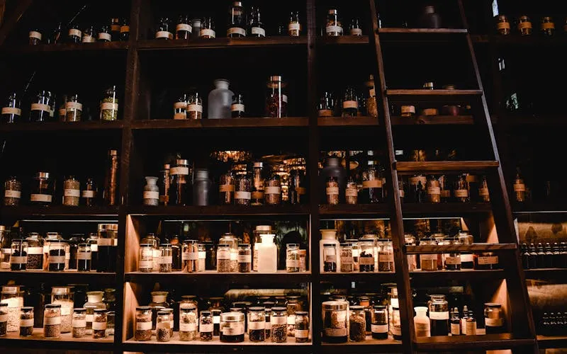 Étagères classiques de pharmacie d'officine — résumé de la convention collective nationale IDCC 1996