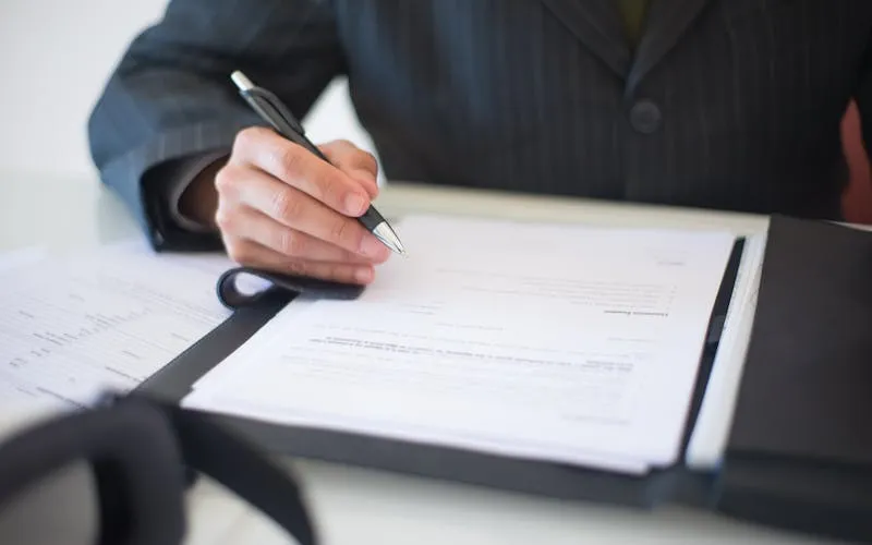 Signature d'un accord de rupture conventionnelle en pharmacie d'officine