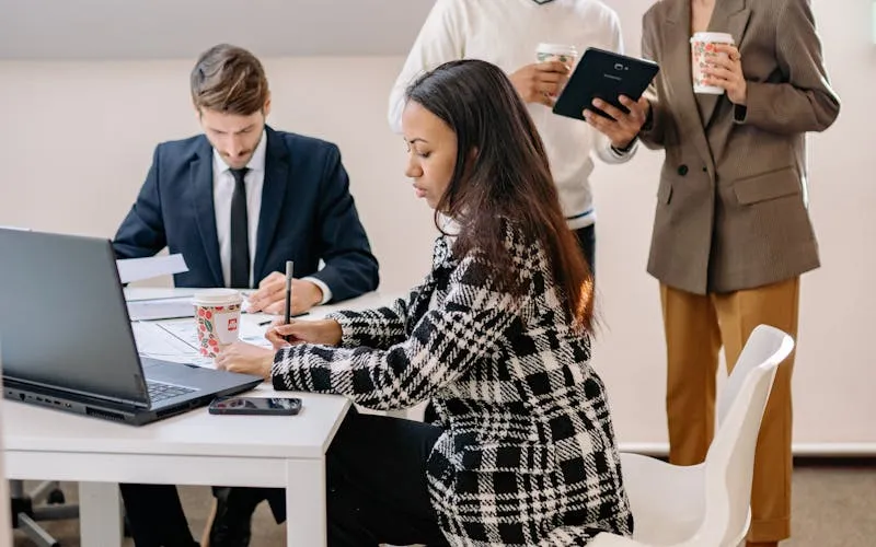 Entretien professionnel entre titulaire de pharmacie d'officine et collaborateur dans le cadre d'une procédure de licenciement